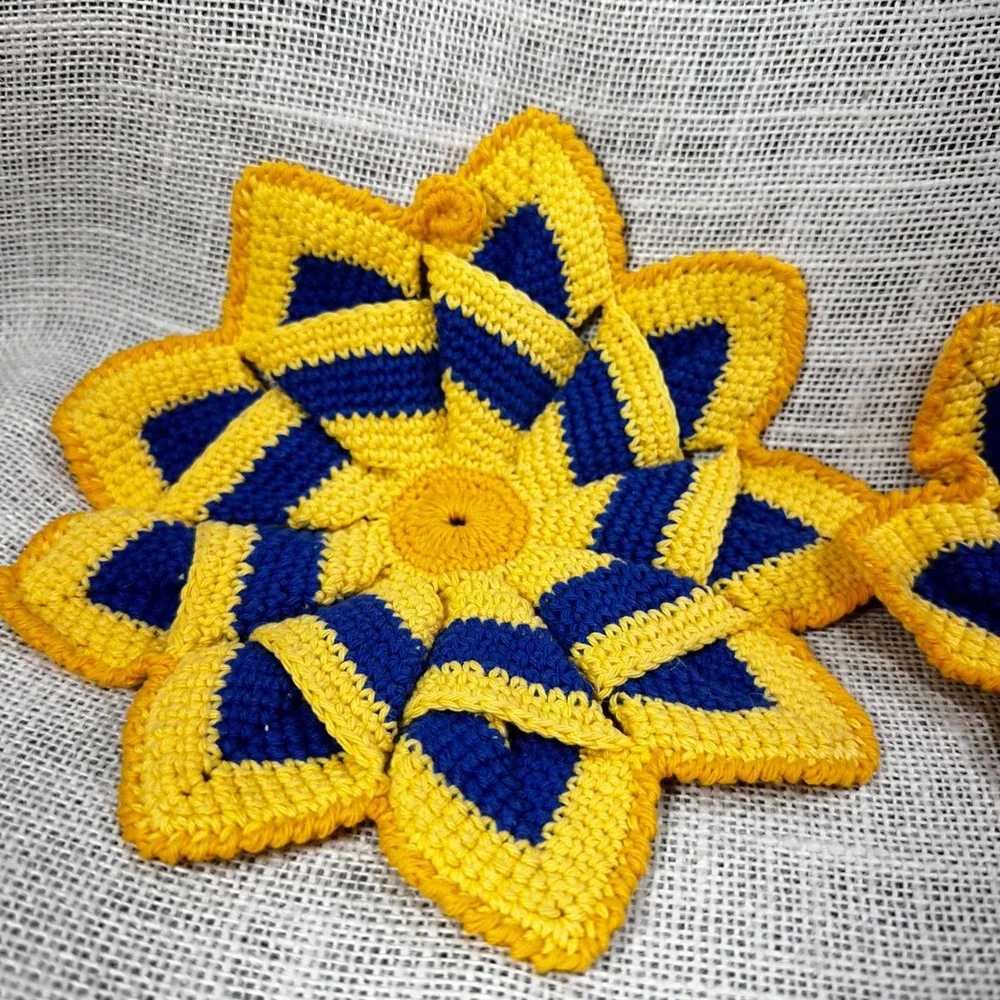 Vintage Handmade Crochet Potholders Set of 2 Yellow Navy Blue Star Spiral 8.5